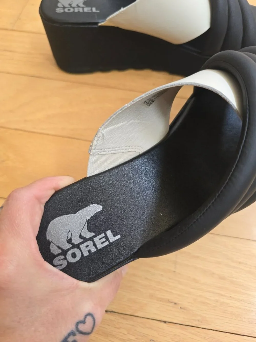 Sorel | Cameron Flatform Puff 'Black Sea Salt' platform sandals | WMS 9.5 - Picture 5 of 10